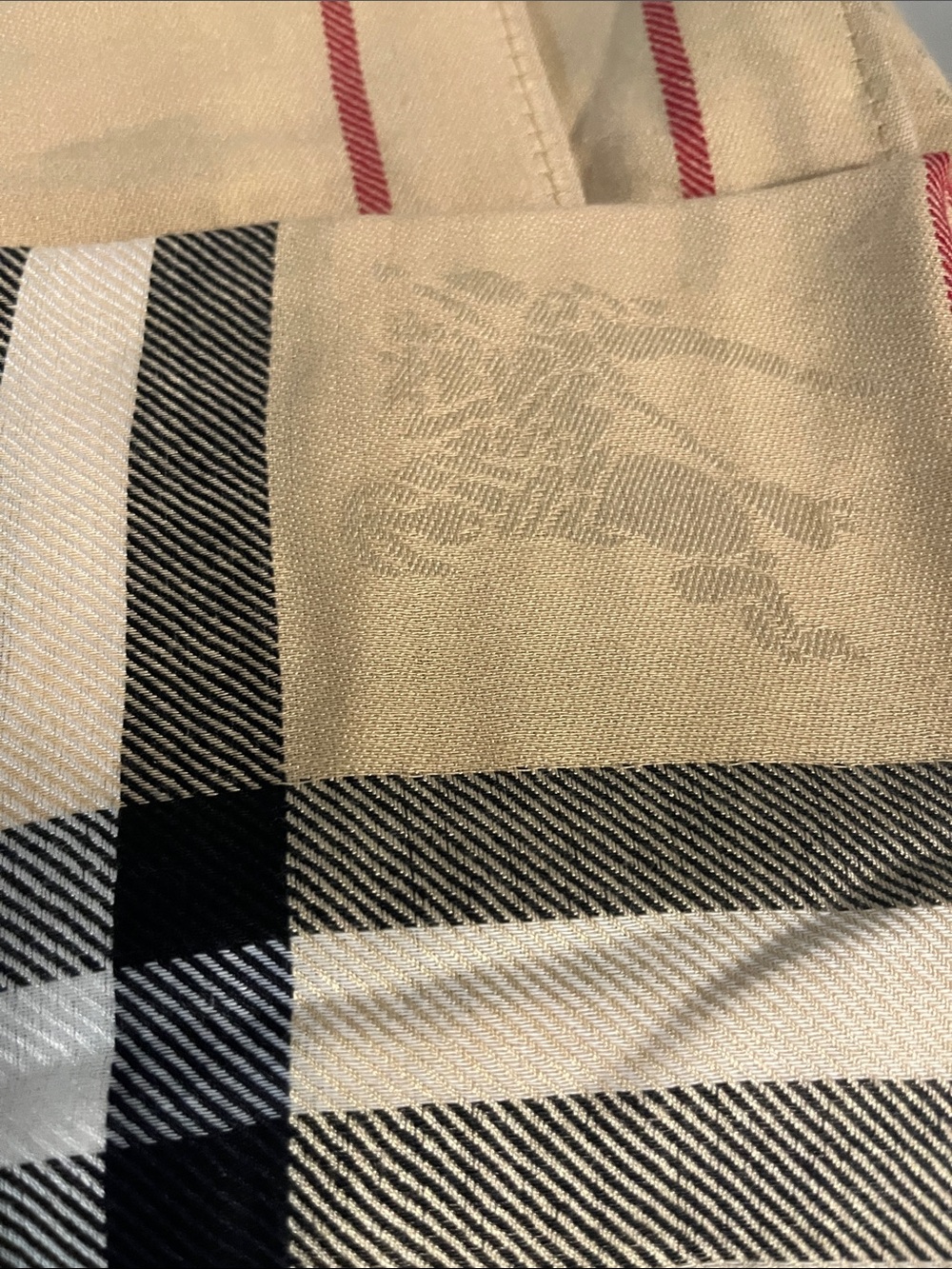 Burberry Beige Black White Check Fringe Scarf with Red Trim - Picture 4 of 5